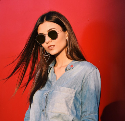 Victoria Justice – Celebrity Social Media 3/19/ 2017