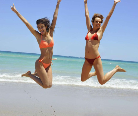 Victoria Justice in Bikini – Social Media