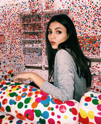 Victoria Justice – Social Media