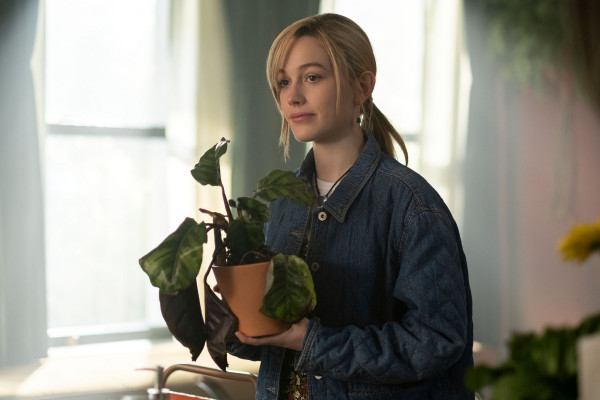 Victoria Pedretti - The Haunting Of Bly Manor 08 The Beast in the Jungle (2020)