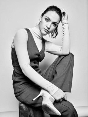 Violett Beane – 2019 Winter TCA Portraits