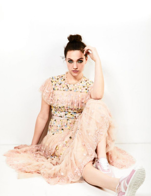 Violett Beane – The Daily Shuffle Magazine December 2018