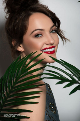 Violett Beane – Avante Magazine 2018