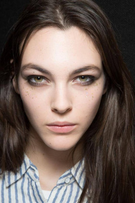 Vittoria Ceretti - Burberry Fall/Winter 2017 Fashion Show in London