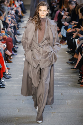 Vittoria Ceretti - Max Mara Fall/Winter 2017 Fashion Show in Milan