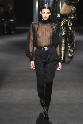  Vittoria Ceretti - Alberta Ferretti Autumn/Winter 2018 Fashion Show in Milan