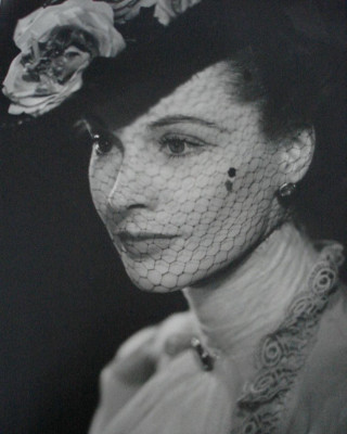 Vivien Leigh’s pictured as Jennifer, in “The Doctor’s Dilemma,” from 1942