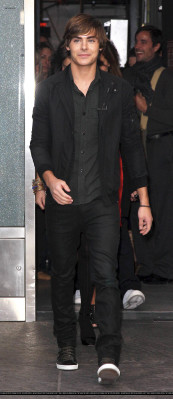 Zac Efron pic #135792
