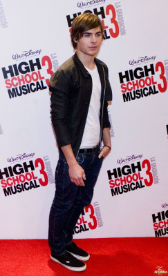 Zac Efron pic #136493
