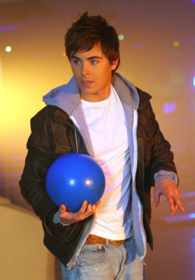 Zac Efron pic #142193