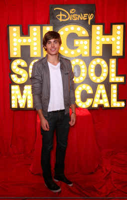 Zac Efron pic #137230