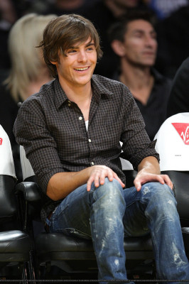 Zac Efron pic #136000