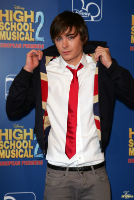 Zac Efron pic #136414