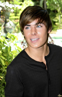 Zac Efron pic #200067
