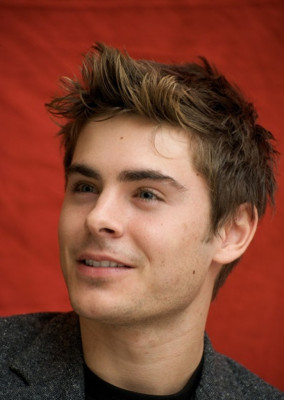 Zac Efron pic #211795