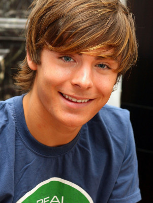 Zac Efron pic #587091