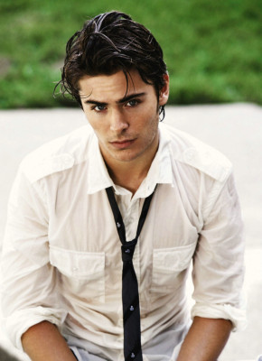 Zac Efron pic #197100