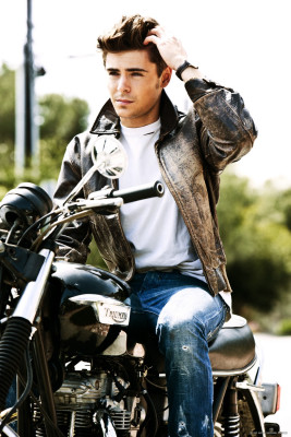Zac Efron pic #290063