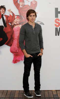 Zac Efron pic #136404