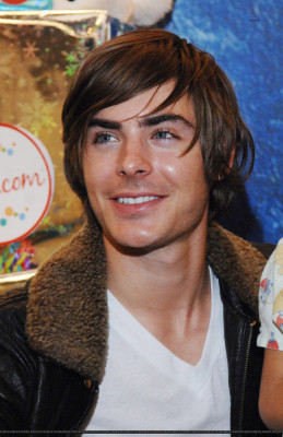 Zac Efron pic #135819