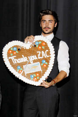 Zac Efron pic #296432