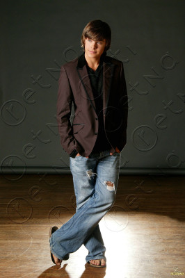 Zac Efron pic #136395