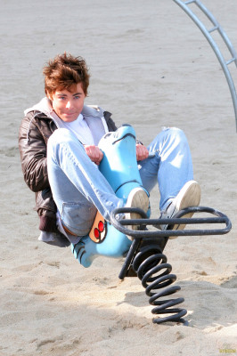 Zac Efron pic #142192