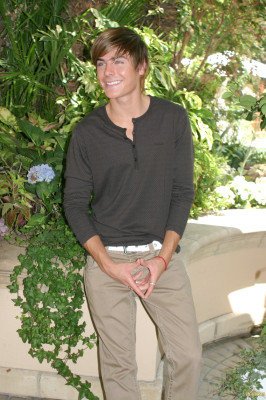 Zac Efron pic #200066