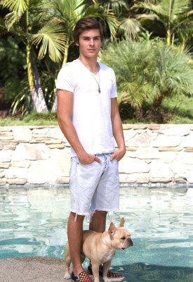 Zac Efron pic #144087