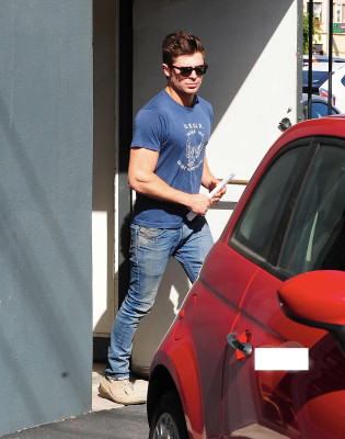 Zac Efron pic #711010