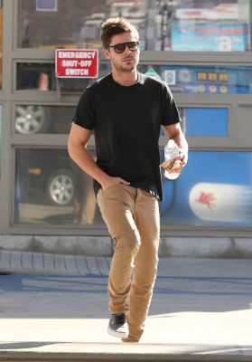 Zac Efron pic #585294