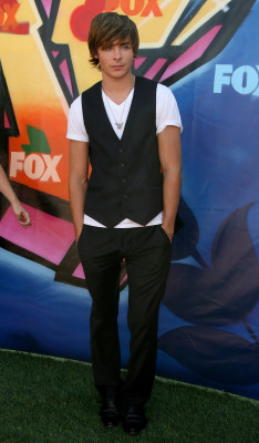 Zac Efron pic #153076