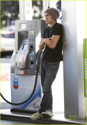 Zac Efron pic #139211