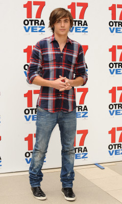 Zac Efron pic #155559