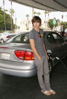 Zac Efron pic #149558