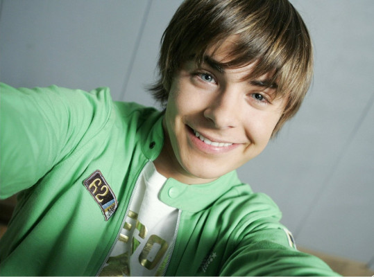 Zac Efron pic #571575