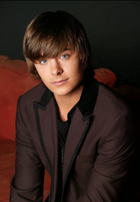 Zac Efron pic #581301