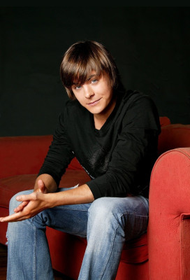 Zac Efron pic #581304