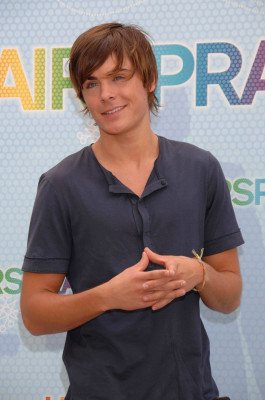 Zac Efron pic #360423