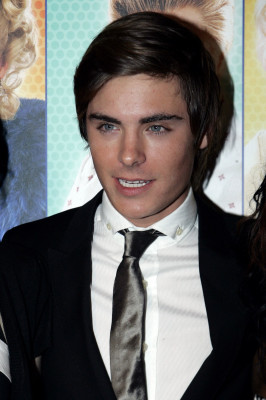 Zac Efron pic #134635