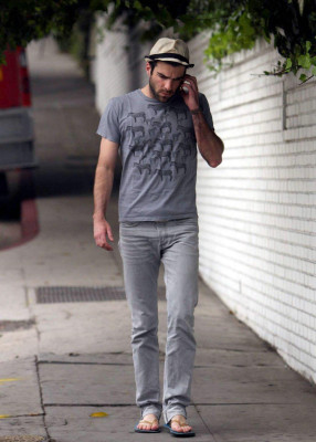 Zachary Quinto pic #704159