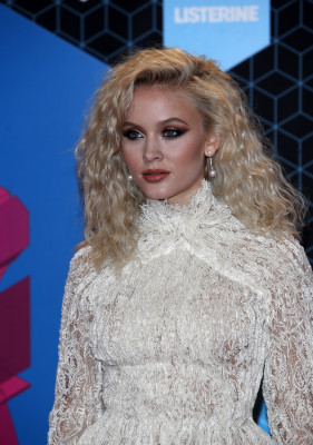 Zara Larsson - MTV EMA 2016