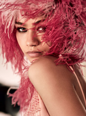 Zendaya – VOGUE Magazine July 2017 Cover and Photos