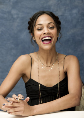 Zoe Saldana pic #389099