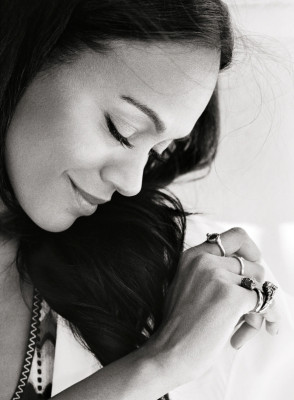 Zoe Saldana pic #814368
