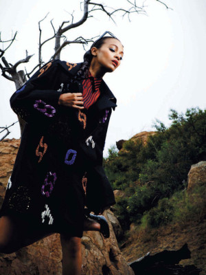 Zoe Saldana pic #406511