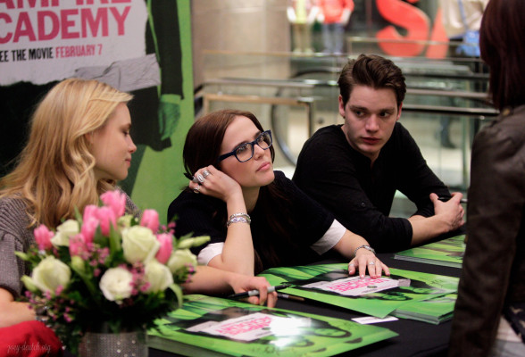 Zoey Deutch pic #696890