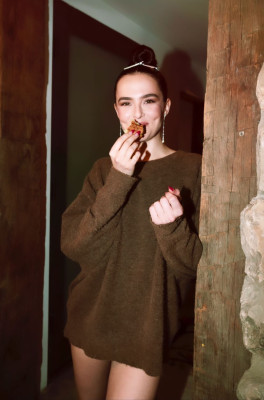 Zoey Deutch