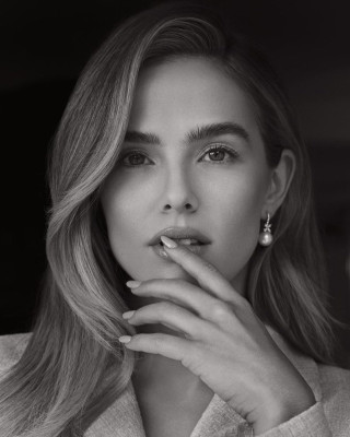 Zoey Deutch 