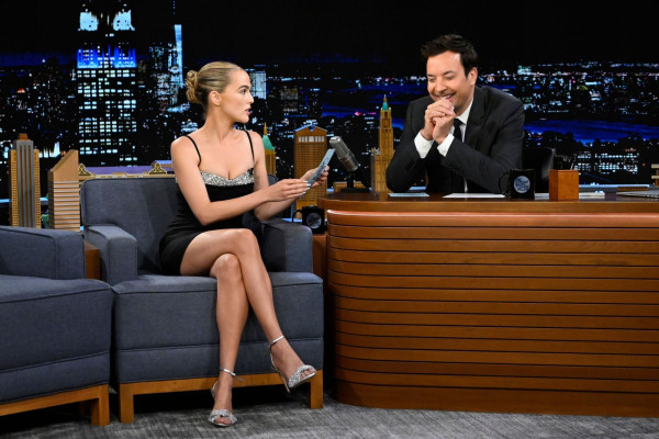 Zoey Deutch - The Tonight Show Starring Jimmy Fallon 08/04/2022
